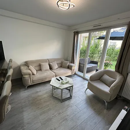 Avec Jardin Cosy Pres De Paris Villeneuve-le-Roi